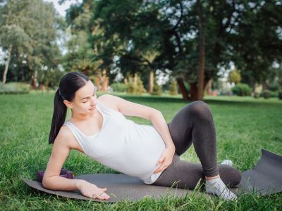 Yoga για εγκύους: 5 θέσεις που μπορείς να δοκιμάσεις!
