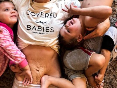 Μαμά μας δείχνει την τομή της καισαρικής της και μας λέει πώς αισθάνεται για αυτή (pics)