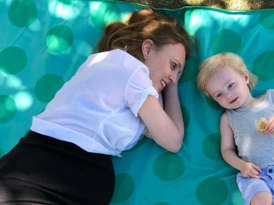 Μαμά ξαναγίνεται παιδί μαζί με τον γιο της και μας λέει γιατί είναι σημαντικό (pics)