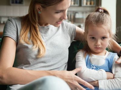 Φράσεις που θα πρέπει να σταματήσετε να λέτε στο νήπιο παιδί σας