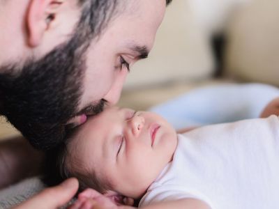 Έχετε νεογέννητο στο σπίτι και ο άνδρας σας έχει γενειάδα; Δείτε γιατί πρέπει να ανησυχείτε