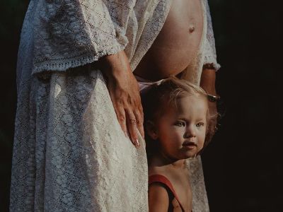 Φωτογραφίες εγκυμοσύνης: Γυναίκες φωτογραφίζονται μαζί με τα μεγαλύτερα παιδιά τους (pics)