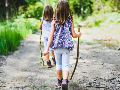 Πασχαλινοί περίπατοι με την οικογένεια, η καλύτερη θεραπεία για την ψυχική υγεία