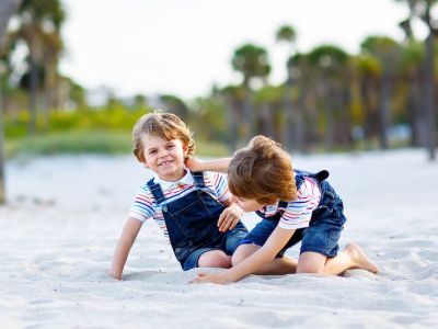 Γιατί καβγαδίζουν τα αδέλφια; Οι πιο πιθανοί λόγοι