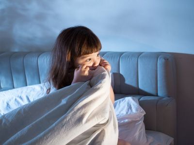 Πώς να βοηθήσετε το παιδί σας να μην φοβάται το σκοτάδι