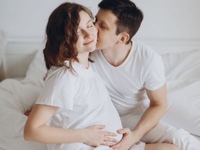 Καλύτερες στάσεις του σεξ για εγκυμονούσες: Όχι ο σύζυγός σας δεν θα ακουμπήσει το μωρό!