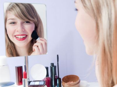 Βασικές συμβουλές μακιγιάζ για την έφηβη κόρη σας (pics)