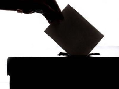 Ψήφος στα 17: Ξέρεις ότι πρέπει να ψηφίσεις κι εσύ σήμερα; Όλες οι προϋποθέσεις