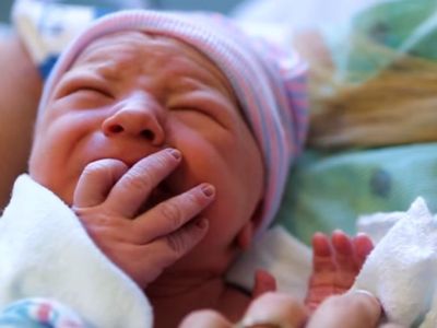 Συγκινητικό βίντεο τοκετού που σίγουρα θα σας κάνει να δακρύσετε (vid)