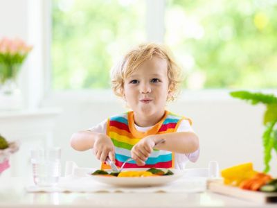Διατροφή στην παιδική ηλικία: Οδηγίες για να μην αγχώνεστε με το φαγητό το παιδιού (vid)