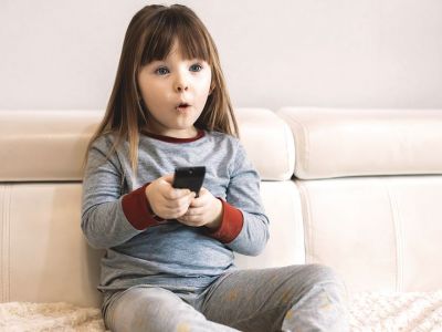 Πώς να αντιμετωπίσουν οι γονείς  τη βία που προβάλλεται στην τηλεόραση;