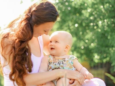 Επηρεάζει ο κοντός χαλινός της γλώσσας την ανάπτυξη της ομιλίας του παιδιού; (vid)