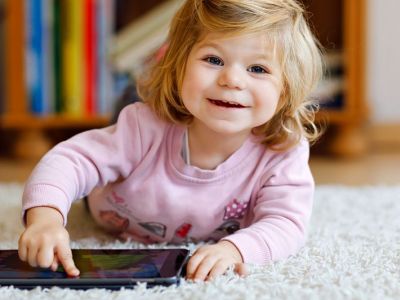 Παιδιά & οθόνες: Πόσο επικίνδυνες είναι για την υγεία και την ανάπτυξή τους;