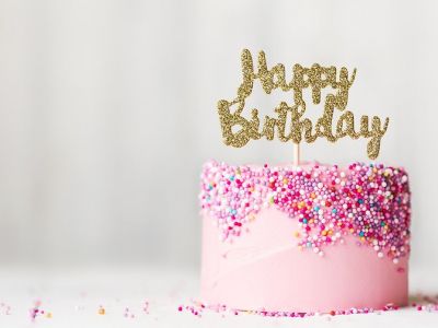 4 τρόποι για να διακοσμήσετε την τούρτα με βουτυρόκρεμα σε δύο λεπτά (vid)