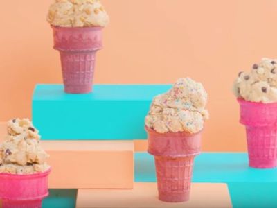 Πανεύκολα μπισκότα με σοκολάτα χωρίς ψήσιμο - Ό,τι πρέπει για παιδικό πάρτι (vid)