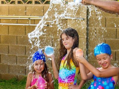 Θυμάσαι τα καλοκαίρια που γεμίζαμε σακούλες με νερό και παίζαμε μπουγέλο;