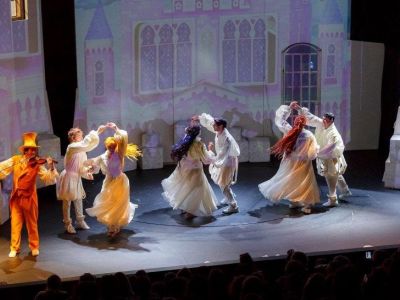 «Το βαλς με τα παραμύθια» της Κάρμεν Ρουγγέρη στο Κορωπί