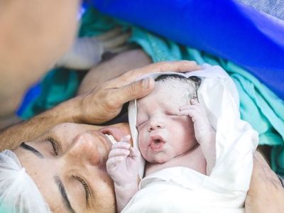 Υπέροχες φωτογραφίες που αποδεικνύουν ότι κάθε γέννα είναι ξεχωριστή (pics+vid)