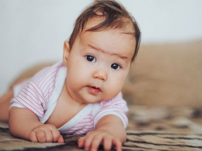 7 κατορθώματα του μωρού σας που θα σας γεμίσουν περηφάνια και δεν σας τα έχει πει κανείς