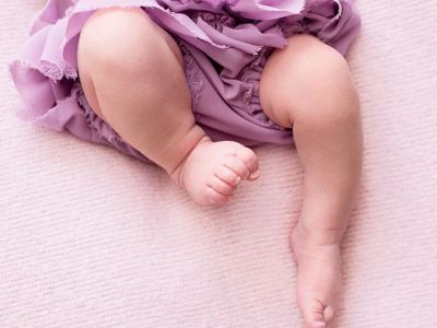 Ορθοπεδικές διαταραχές στο βρεφικό πόδι: Γιατί το μωρό σας έχει στραβά γόνατα;