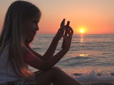 Χρήση διαδικτύου, παιδιά και καλοκαίρι: Όλα όσα πρέπει να γνωρίζουν οι γονείς (vid)