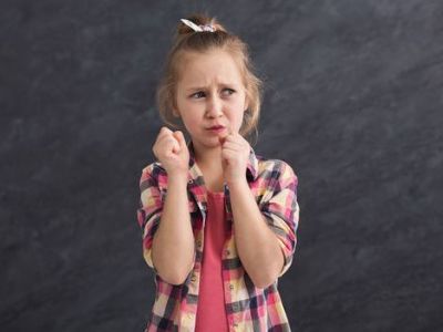 Πώς να διαχειριστείτε τη γκρίνια και τα μούτρα του παιδιού