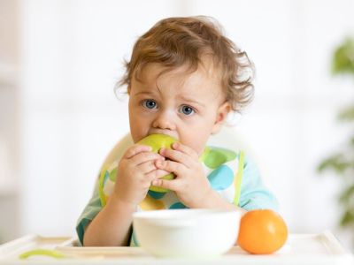 Αυτά είναι τα κατάλληλα τρόφιμα για ένα μωρό ενός έτους (vid)