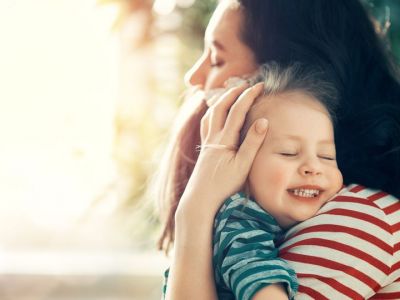 Ποια είναι η επίδραση της αγκαλιάς στα παιδιά;