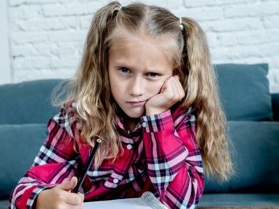 Γιατί τα παιδιά αγχώνονται με το σχολείο; Πέντε πιθανοί λόγοι