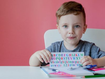 Δεκαπέντε ερωτήσεις που πρέπει να κάνετε στο παιδί σας μετά το σχολείο