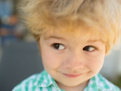 Ντροπαλό παιδί στο σχολείο; Πέντε τρόποι για να το βοηθήσετε να βρει την αυτοπεποίθησή του