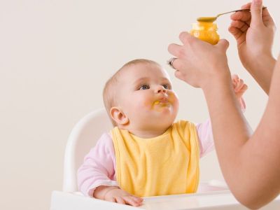 Οι πιο συχνές ερωτήσεις των γονιών για την εισαγωγή στερεών τροφών στη διατροφή του μωρού