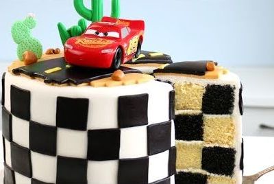 Αυτή είναι μία από τις πιο υπέροχες τούρτες Cars που έχουμε δει - Δείτε πώς θα τη φτιάξετε (vid)