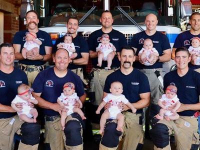 Εννέα συνάδελφοι πυροσβέστες έγιναν μπαμπάδες σχεδόν ταυτόχρονα! - Η φώτο που έγινε viral (pics)