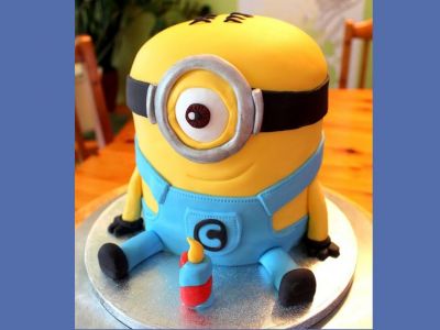 Υπέροχη τούρτα Minions - Δείτε πώς μπορείτε να τη φτιάξετε και εσείς στο σπίτι (vid)