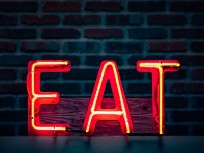 5 πράγματα που μπορείς να φας ή να πιείς για να κάψεις περισσότερες θερμίδες