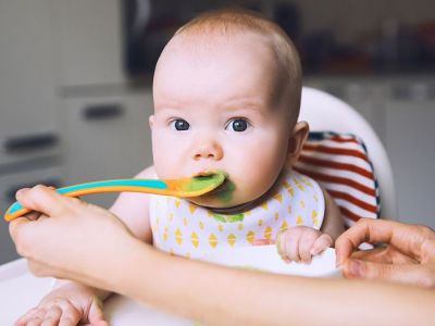 Κάνει να βάζουμε σκόρδο στο φαγητό του μωρού; Η απάντηση θα σας εκπλήξει