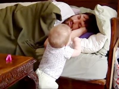 «Ξύπνα μπαμπά» - Ένα βίντεο που θα σας κάνει να λιώσετε (vid)