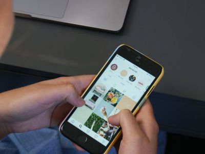 Γιατί ο πρώην σου βλέπει πρώτος τα stories σου στο Instagram: Υπάρχει εξήγηση