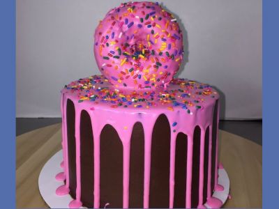 Έτσι θα φτιάξετε μία υπέροχη τούρτα donut (vid)