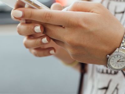 Φτιάξε βάση για το κινητό σου χρησιμοποιώντας μόνο αυτό το μικροσκοπικό αντικείμενο