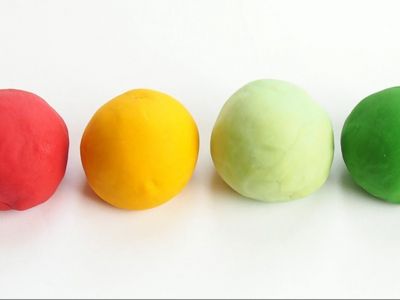 Φτιάξτε σπιτική πλαστελίνη για τα παιδιά σας - Δείτε πώς (vid)