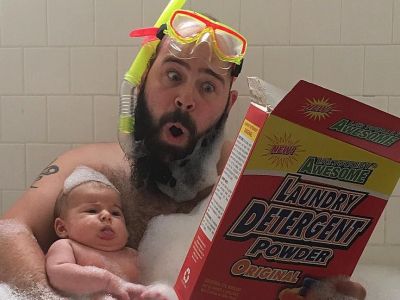 Μπαμπάς φωτογραφίζεται με την κόρη του στα πιο απίθανα στιγμιότυπα - Θα ξεκαρδιστείτε (pics)