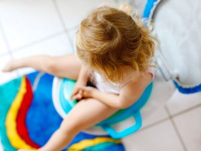 Ο έξυπνος τρόπος για να μάθετε το παιδί σας να σκουπίζεται μόνο του (vid)