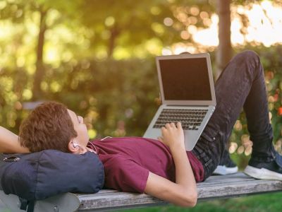 Πώς να πετύχουμε τη σωστή ισορροπία μεταξύ ελευθερίας και προστασίας του έφηβου παιδιού μας