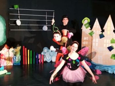 «Ο Τάκης Τεταρτάκης και οι φίλοι του» στο θέατρο Μικρό Γκλόρια