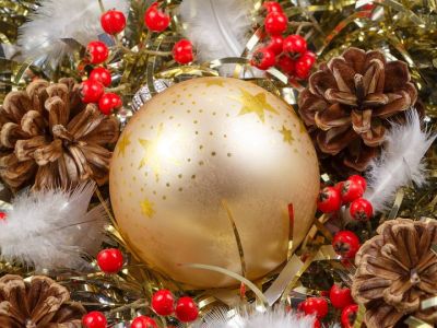 Χριστουγεννιάτικη διακόσμηση με κουκουνάρια: Έξυπνες και απλές ιδέες για το σπίτι σας (vid)