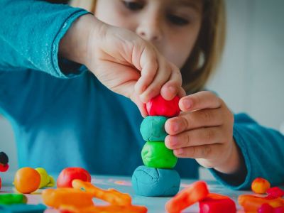 Σπιτική πλαστελίνη στον φούρνο μικροκυμάτων έτοιμη σε 5 λεπτά (vid)