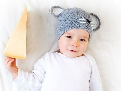 Πότε το μωρό μπορεί να φάει τυρί; (vid)