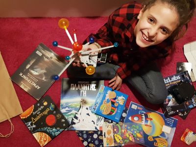 Βρε λέτε να μεγαλώνω μια μικρή αστρονόμο και δεν το 'χω πάρει χαμπάρι;